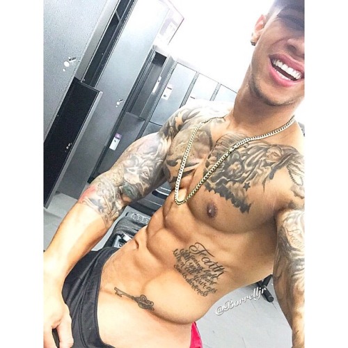 adirtylilsecretsstuff:  borrelljr1:  I love how perfect his body looks. His dick must look amazing 😍💘👅💦  It does 😌