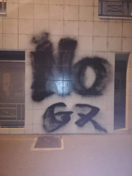 25/8/2019 - The &lsquo;Anti-Repression Brigade&rsquo; vandalised a Lyon police station overnight wit