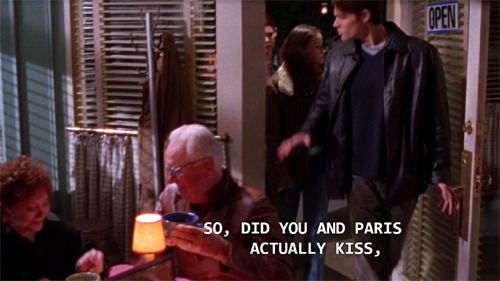 dollsome-does-tumblr:an important gilmore girls motif