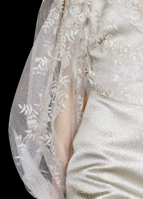 detail at badgley mischka fall 2009