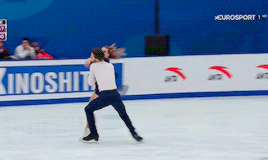 blckbetty:Gabriella Papadakis & Guillaume Cizeron become the first ice dance team to break the 2