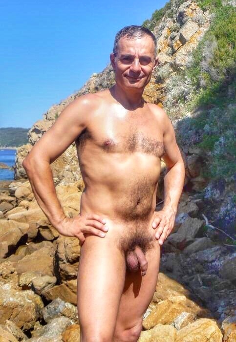 naturalmanishot:Uncut Daddy is hot 