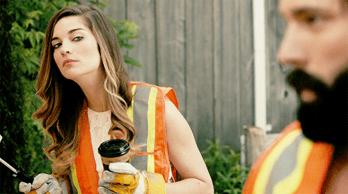 patrickanddavid:alexis rose in every episode → 1.07 “Turkey Shoot”