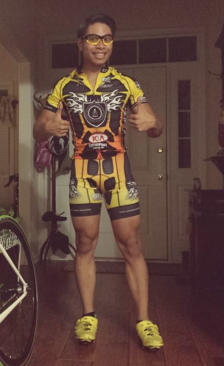 feelmyleefs:  Went for a late night bike ride and unknowingly matched my coord. haha