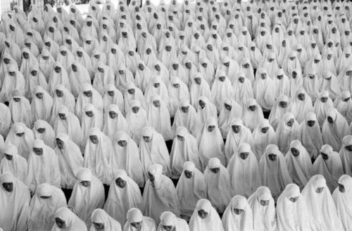 vjeranski:Abbas Attar, Students of the Al Azhar college in Jakarta attend Friday prayer in the auditorium, Indonesia, 1989. 