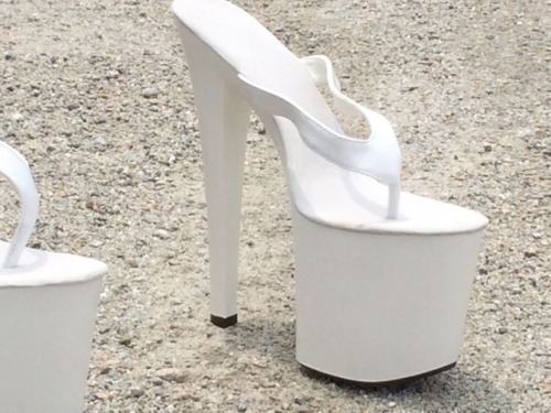 My first pair of platform heel thongs. I love it so much I used to wear it all day long, this thong 