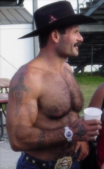 grade-a-beef:  theoriginalsmokepunk:  A SMOKEPUNK cowboy      (via TumbleOn)