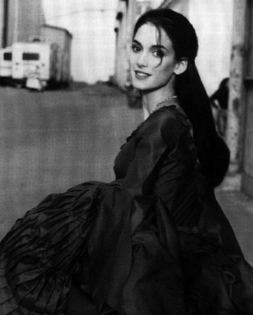 cinema-glow:Winona Ryder in Bram Stoker’s Dracula (1992) Dir. Francis Ford Copp