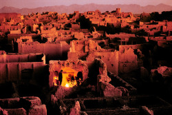 unrar:Afghanistan, Herat, 1992. Rebuilding the city of Herat after years of Soviet bombing, Steve McCurry.  