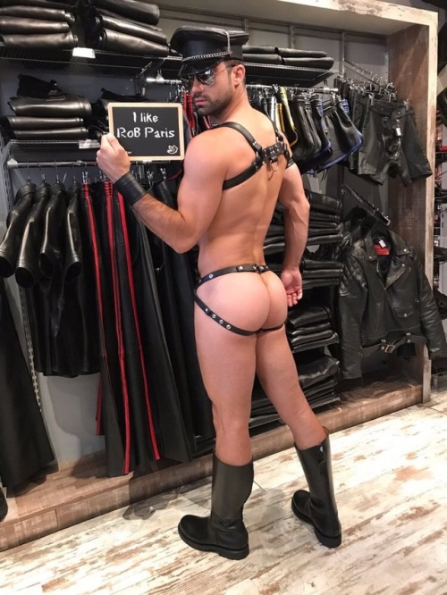 butt-boys: Leather stud. Hot Naked Male Celebs here.Love butts? Follow Butt Boys at:butt-boys