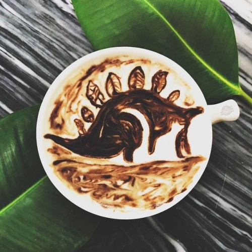 Stegosaurus and fox look beautiful together in coffee. #fox #stegosaurus #dinosaur #nature #wildanim