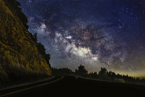 tulipnight:  Highway to the Stars by Joel Quimpo on Flickr. 