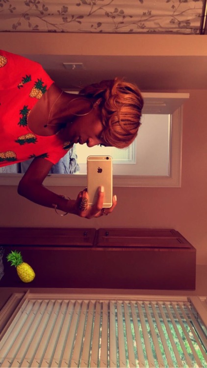 akilahduniani:  Contrary to popular belief , my hair is not a trend