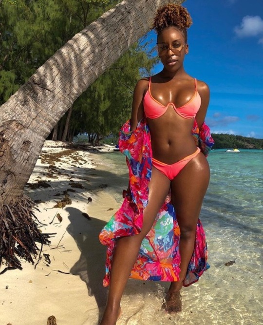 darkmelaningirls:  @ jackieaina 