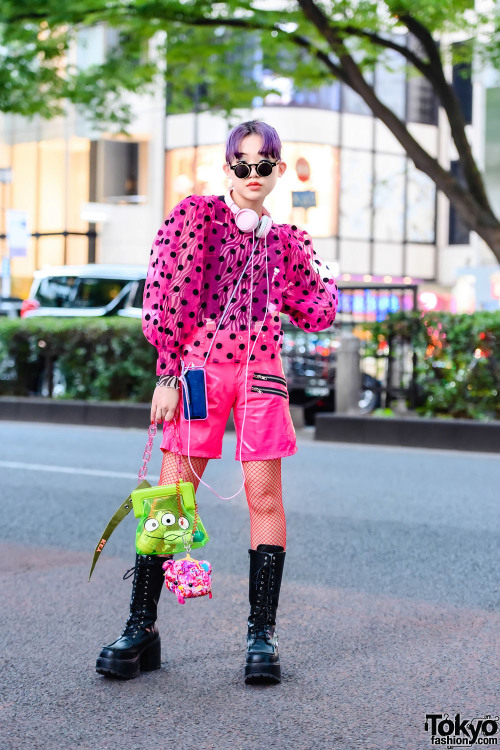 Japanese teen sisters Nennen (an aspiring model) and Poyo (a mangaka) - who run an online Harajuku c