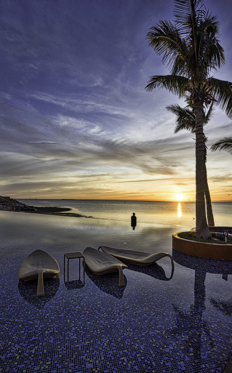 visitheworld:   	Reflections of Infinity Pool, Costa Baja / Mexico (by Bob Atkinson). 