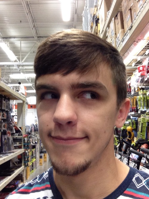 king-carrot-flower:  Heterosexualing @ home depot