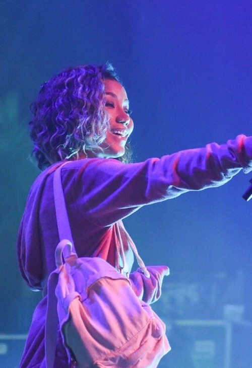 [171114] Jhené Aiko Performing In Detroit For TRIP Tour.