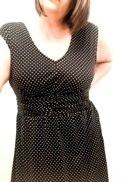 smitten-kitten-123:Pretty little polka dots on this Saturday afternoon 😊