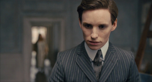 olly-77:  Director Tom Hooper Discusses The Danish Girl - screenshots from the video