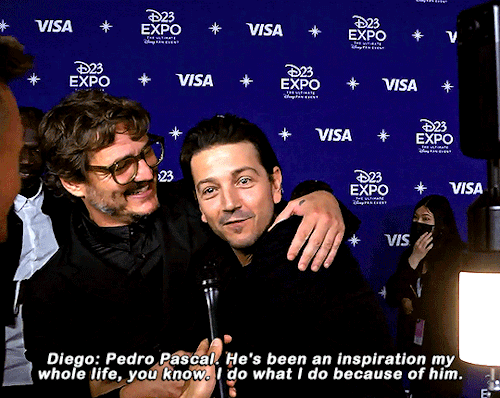 PEDRO PASCAL Crashing DIEGO LUNA’s Interview And Promoting ‘The Mandalorian’ D23 EXPO 2022 @ The