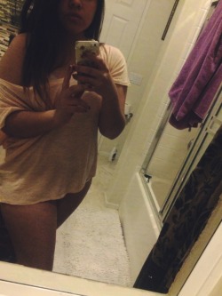 graveyrdslut:  Thick thighs ♡