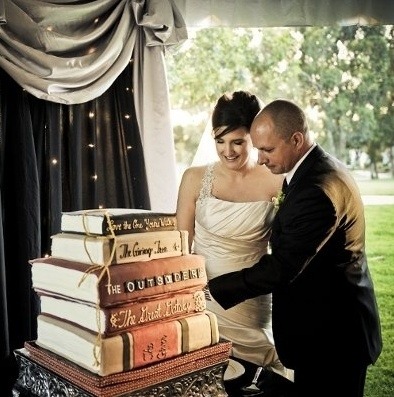 negative-pessimist:  falling-inlove-with-books:  How To Have the Best Literary Wedding