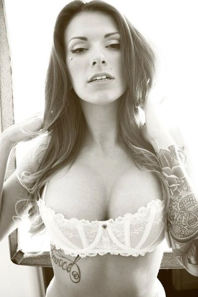 rowshark:  Lauren Nicole