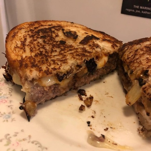 Now that’s a patty melt #foodporn #food #dinner #foodphotography #fatkid #stillfat #nom #nofilter #e