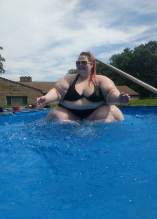 bubblybootybabe:In my natural habitat.