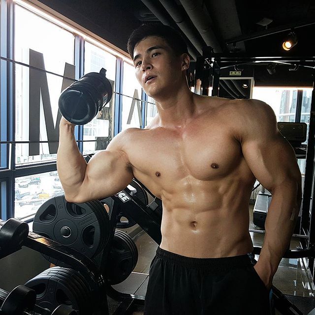   Musclemania Pro Jun Choi (최성준)   
