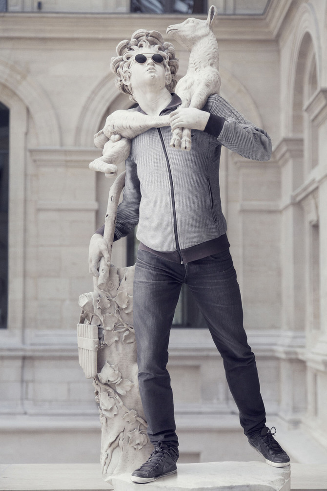 cherryblossomsparkle:noahs-snark:Alexis Persani puts clothes on the sculptures of