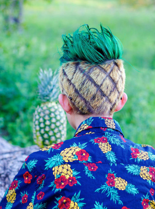 iamjadensmithtwopointoh:  aisselectric:  crashleysimpson:  boredpanda:    This Guy Lost A Bet To His Cousin. The Winner Could Do The Loser’s Hair    xXxPINEAPPLEPUNKxXx  This is art though  This dope af  I fuck with the pineapple cut