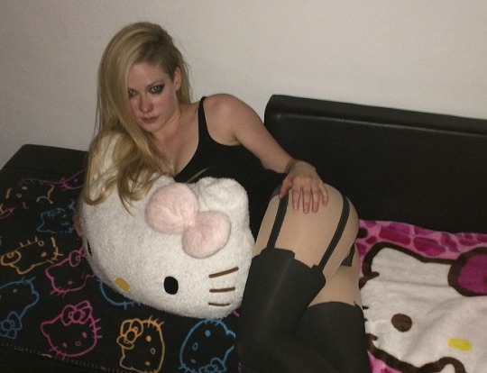 Avril Lavigne Leaked Nude And Sexy Lingerie Thefappening Archive  (more…)View On WordPress