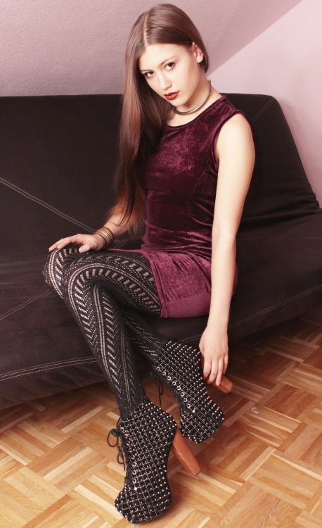 Velvet dress. Via The Mermaids Candy.