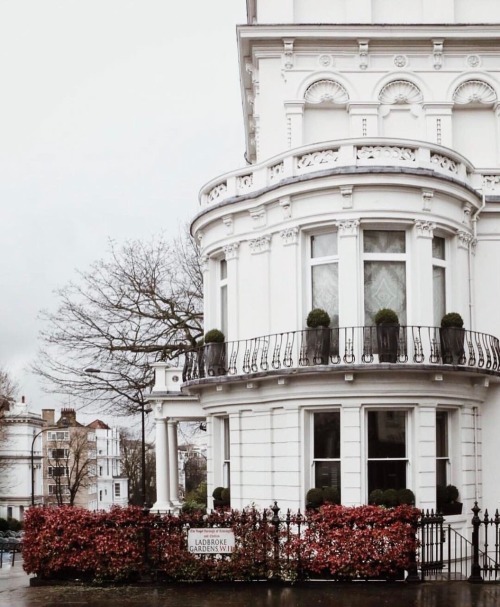 londonpearl:📷 @carolinereceveur Notting Hill, London 🇬🇧