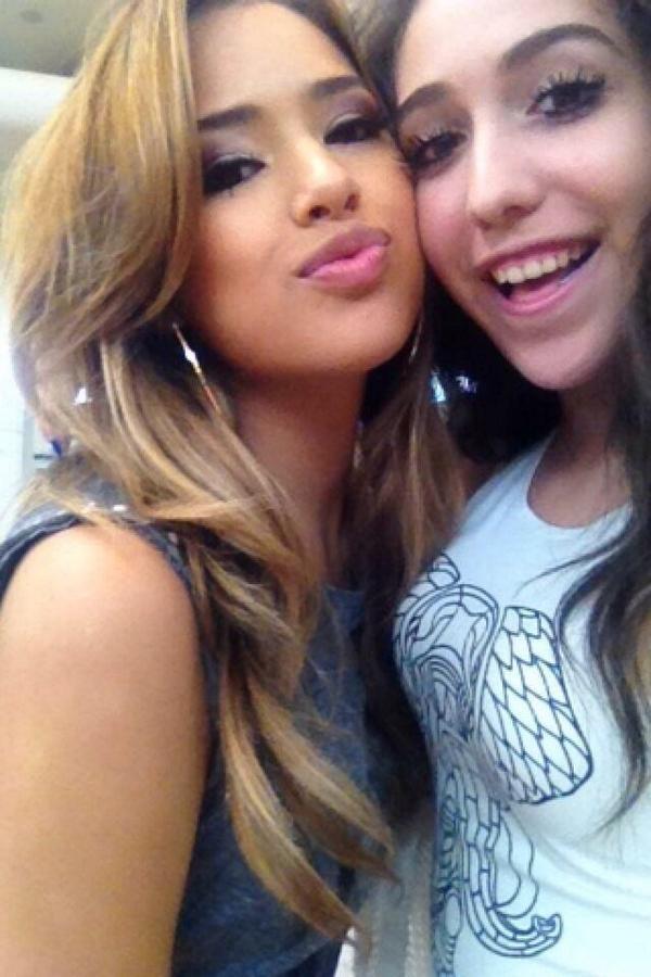 jasminev-news:  October 11th: Jasmine with some fans in San Antonio 