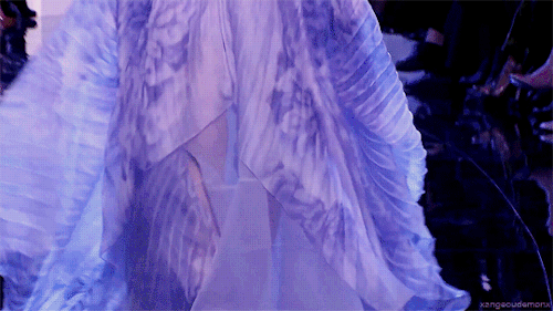 xangeoudemonx:Details at Giorgio Armani Privé Spring 2016 Couture.