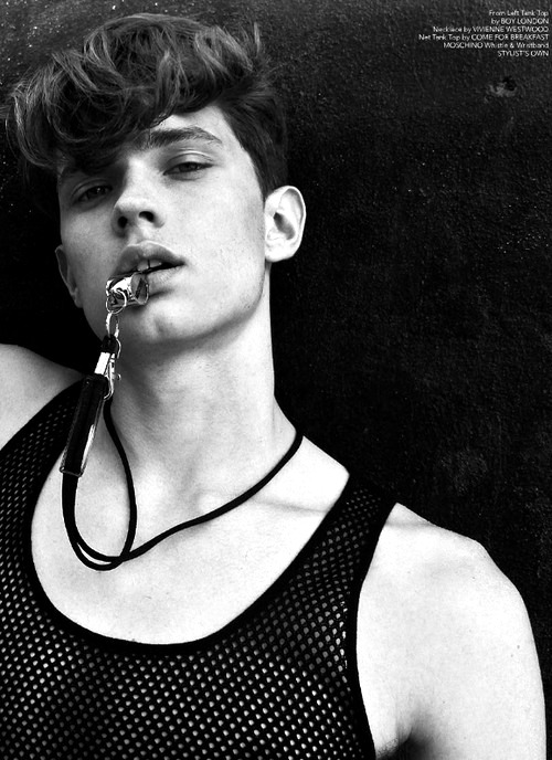 l-homme-que-je-suis:  Anderson Weisheimer in “Playground Twist” Photographed