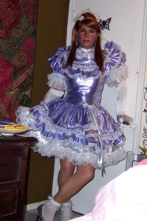 pink-sissy-chastity-bbc:  305camila:  #satin-maids  frilly dress