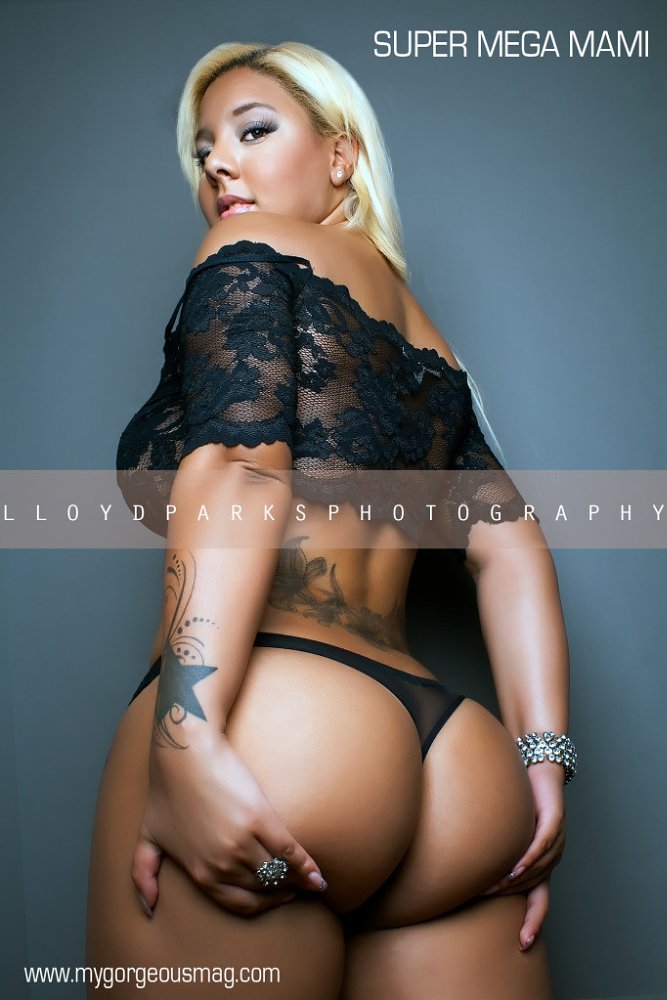 thegalleriaofbeauty:  (S.M.M.) SUPER MEGA MAMI…