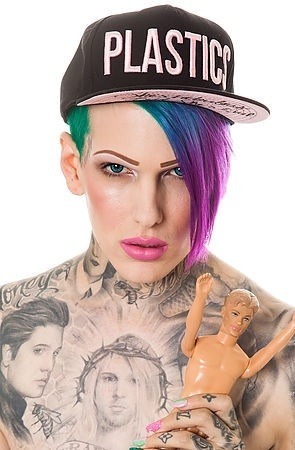 hi-me-the-tacoeating-dinosaur:  Jeffree star a living mannequin