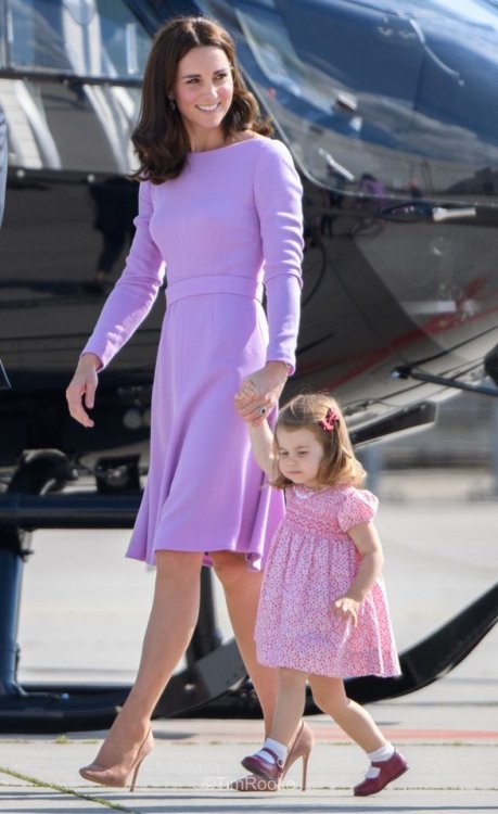 bookgeekroyalist:Certainly seems to be a spring in Princess Charlotte’s step as she heads home after