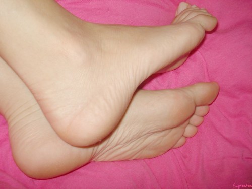 Foot love video and foot pain fetish. Find sexy foot fetish online