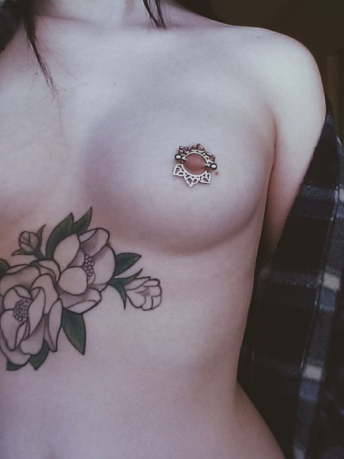 peachy-pettanko:If I were to ever get my nipples pierced, this would be the jewelry I need.
