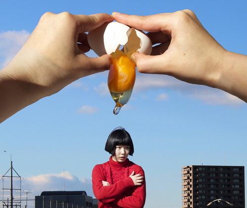 wetheurban:   SPOTLIGHT: Surreal Self-Portraits by Izumi Miyazaki 18 year-old Japanese photographer Izumi Miyazaki stages and photographs herself in strange situations, both funny and twisted, leading us further into her very graphic and surreal alternate