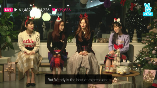 wendy-the-snow-wan:Wendy: I wanted Irene to show her charmIrene: But Wendy is the best with expressi