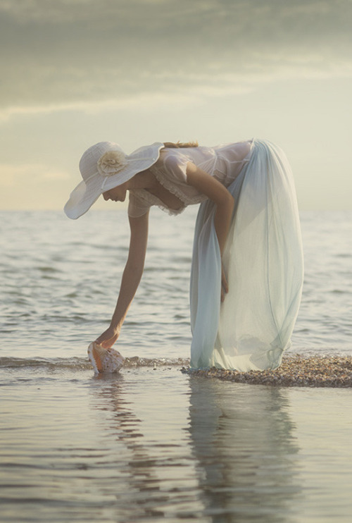 southernsirensingsagain69: She adored the treasures of the sea.  (SS69) 
