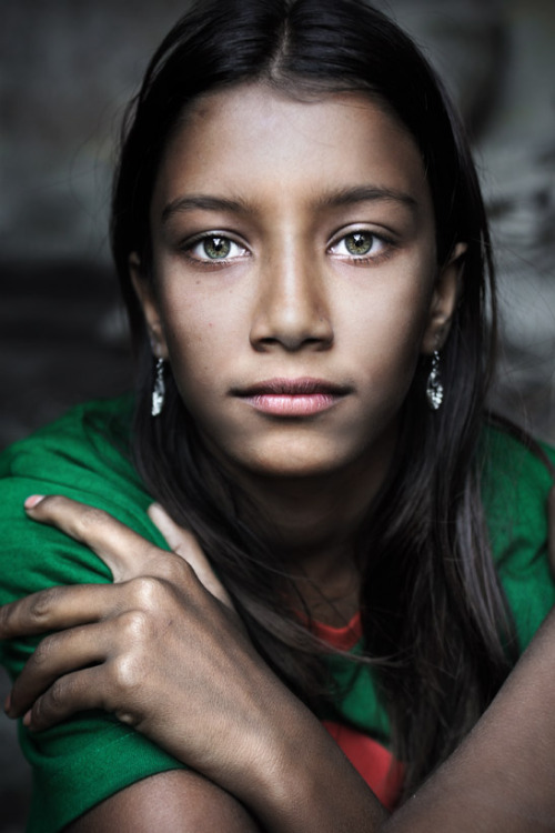 twocatstailoring:photo by David Lazar. if you know who this girl is, i’d love to know her name.