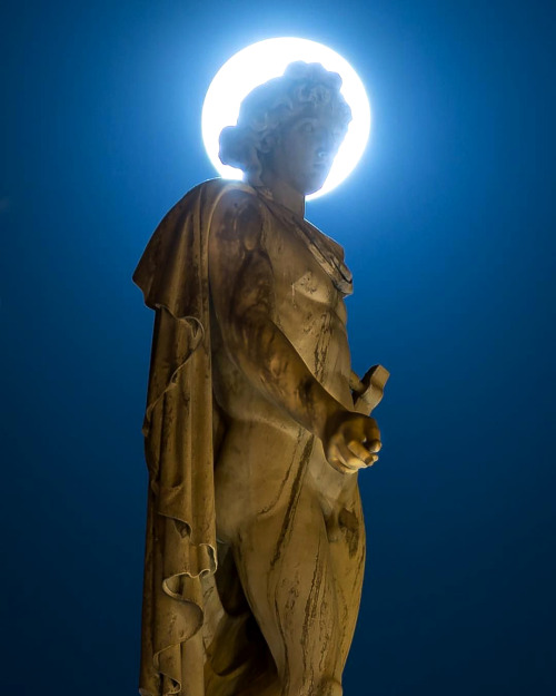 jamesusilljournal:Leonidas Drosis’ Apollo on the full moon, Alexandros Maragos, 2017